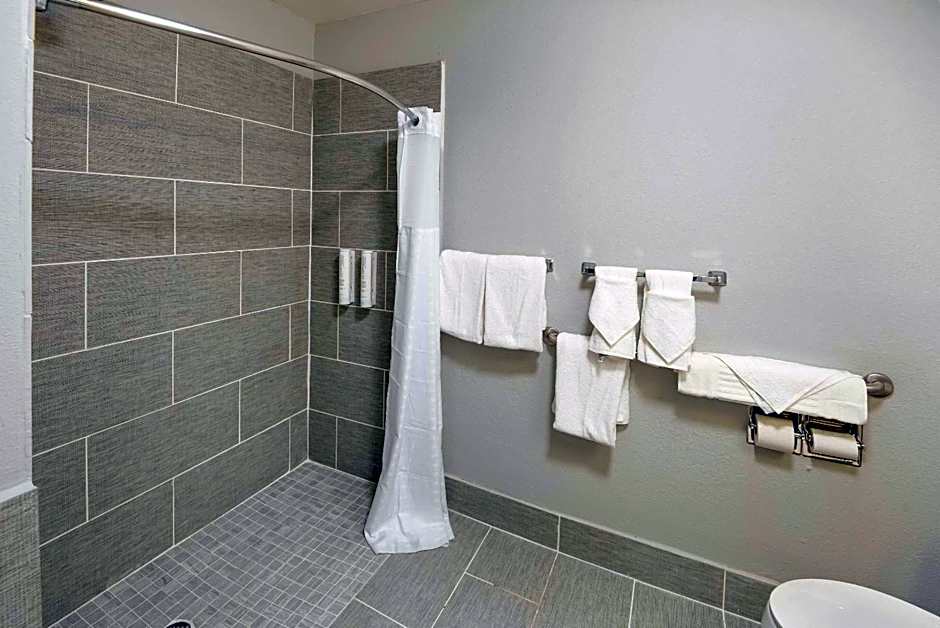 Clarion Pointe Indianapolis Northeast