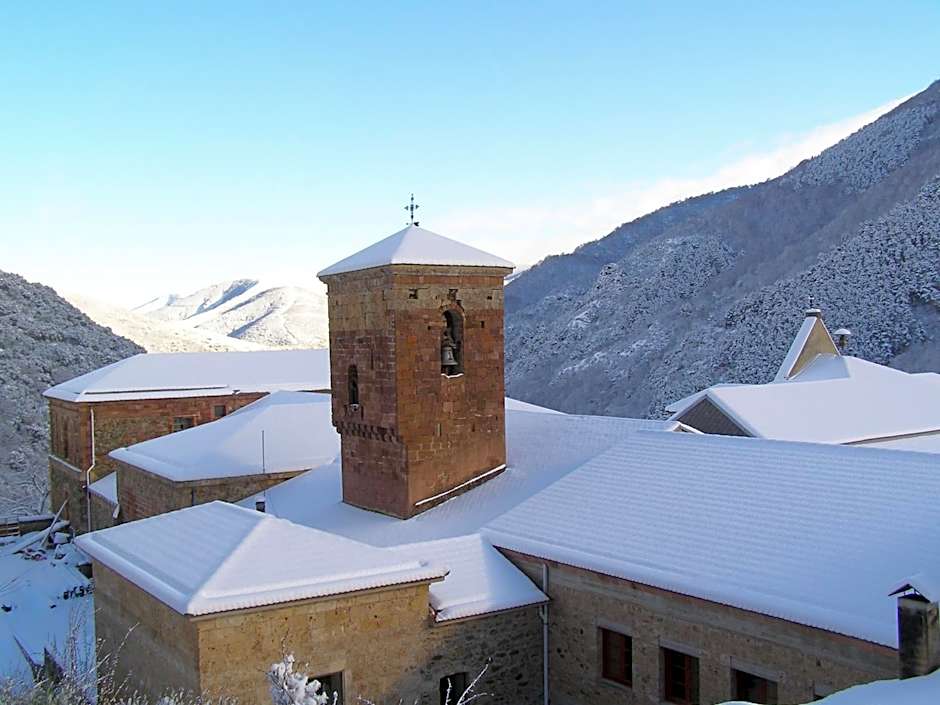 MONASTERIO de SANTA MARÍA DE VALVANERA