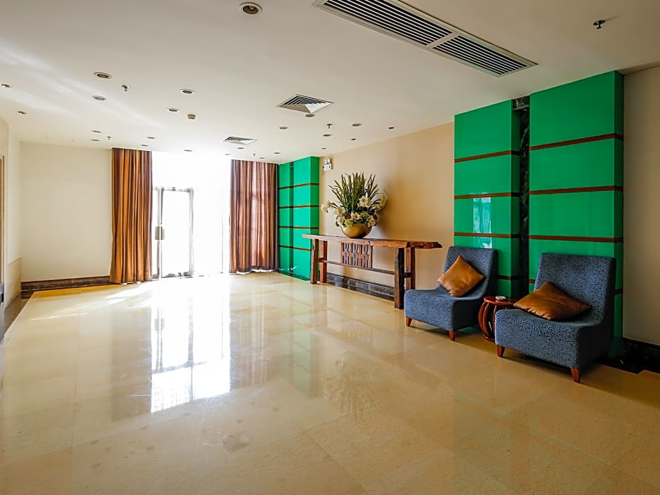 Poly Hotel