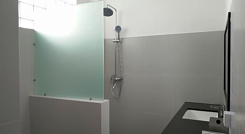 YAMA HOTEL & ROOFTOP BAR