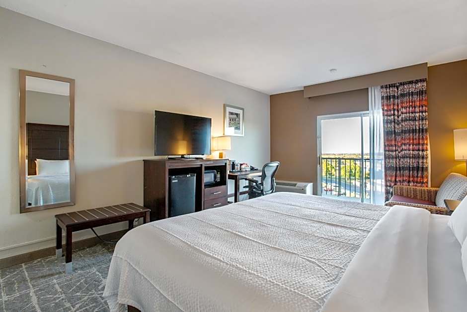Orangewood Inn & Suites Kansas City Airport