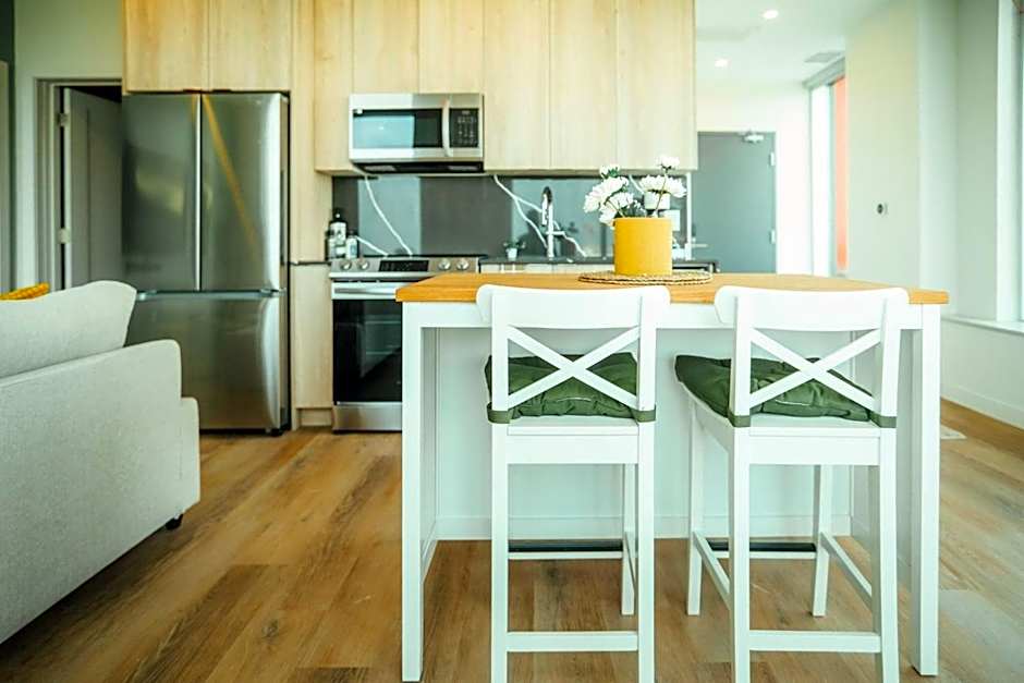 Luxury 1BR Penthouse Apt In Central Halifax