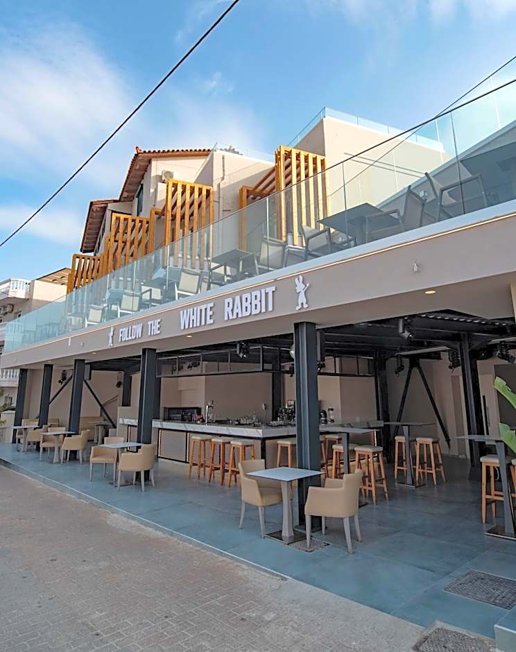 Elmi Beach Hotel & Suites