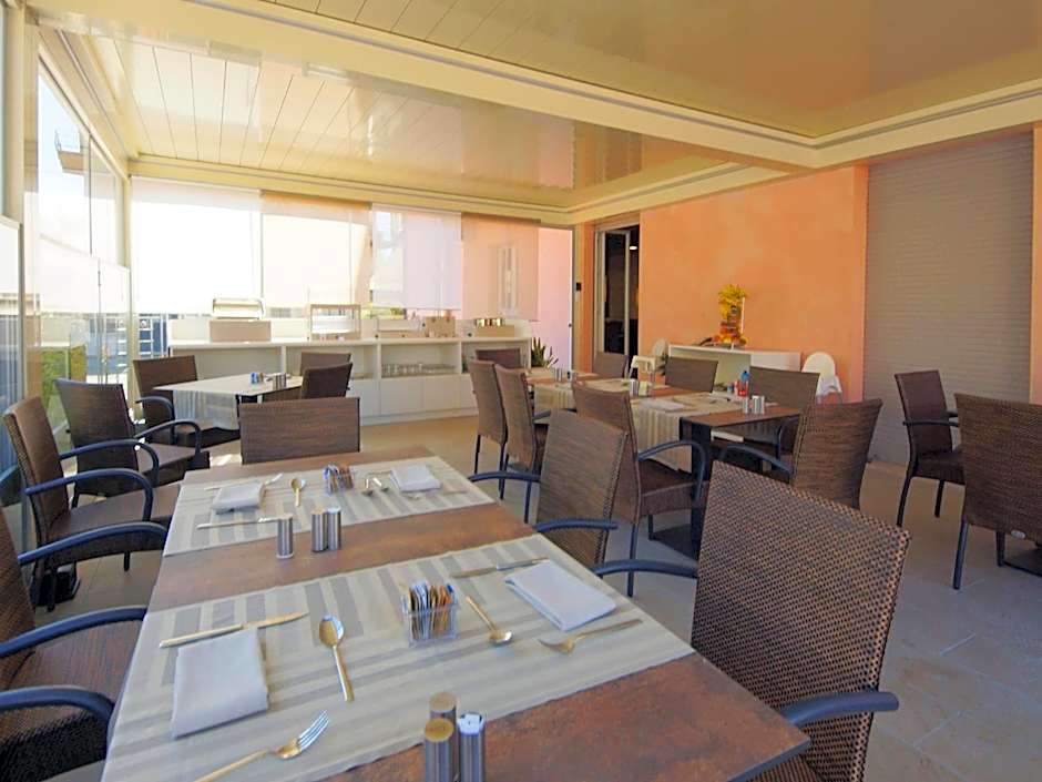 Hotel Clarin 14 by Dori