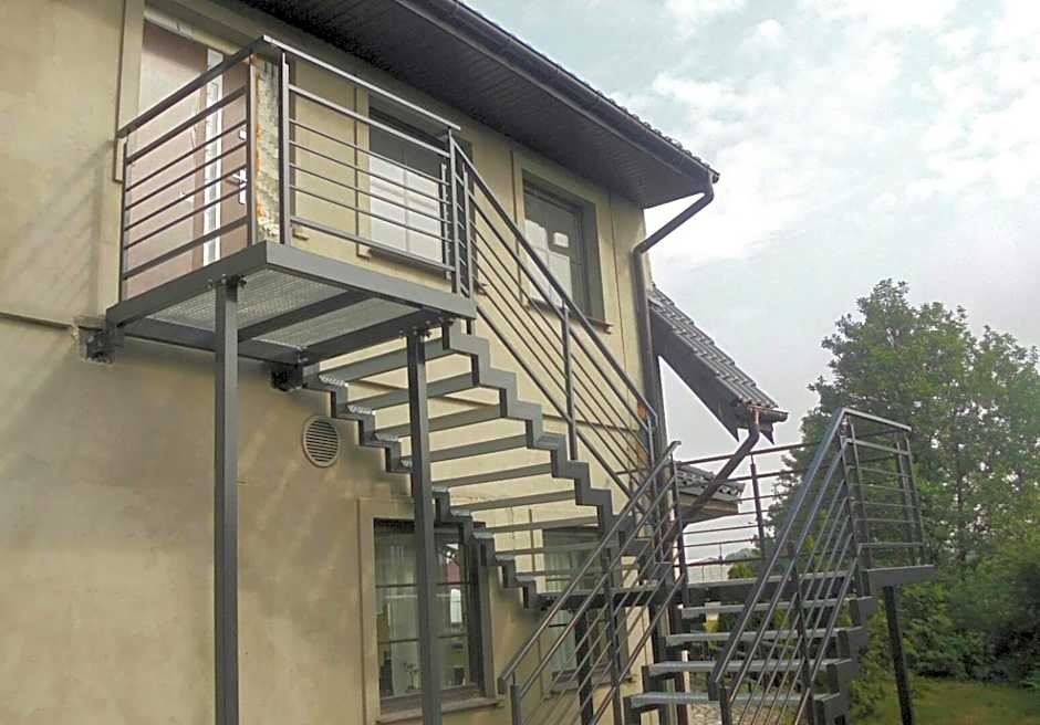 Pokoje Gościnne z łazienkami przy Wrocławiu, darmowy parking