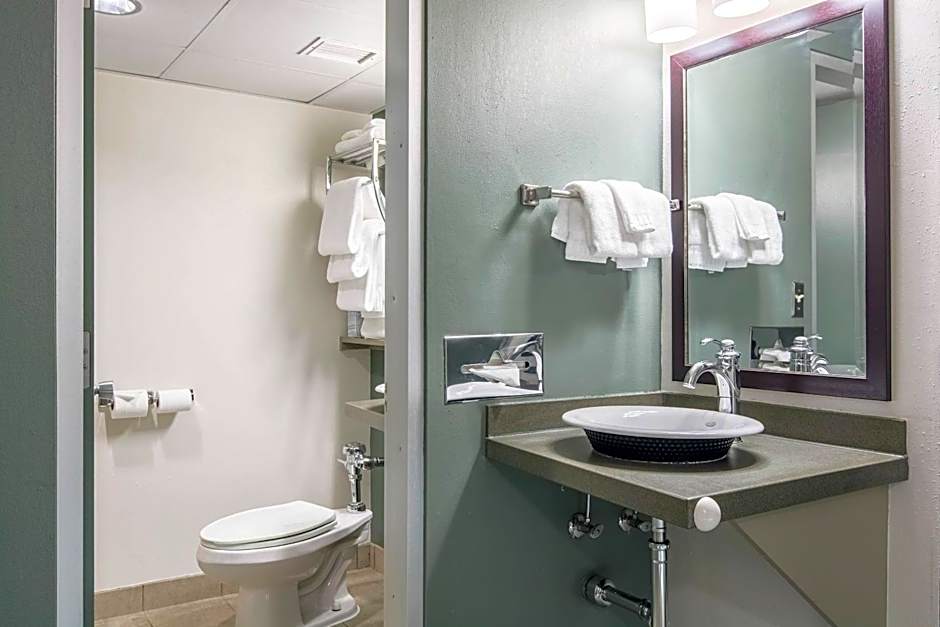 Oasis Hotel & Conv. Center, an Ascend Collection Hotel