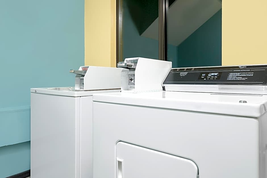 Super 8 by Wyndham Rochester Mayo Clinic Area