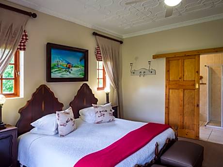 Twin Room with Private Bathroom
