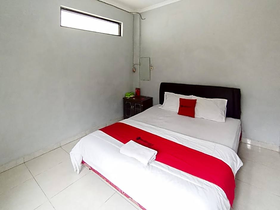 RedDoorz @Penginapan Hello Pacitan