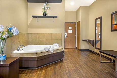 King Room with Jetted Tub - Non-Smoking