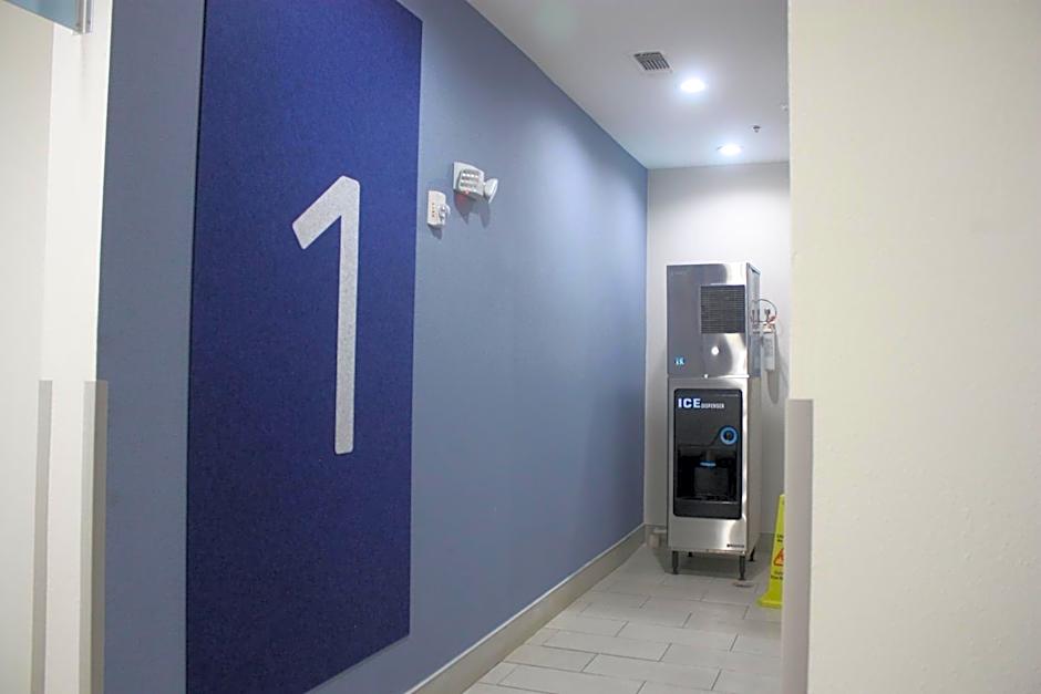 Holiday Inn Express Hotel & Suites Shamrock North By IHG
