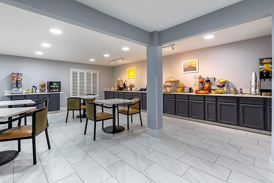 Days Inn by Wyndham Granbury