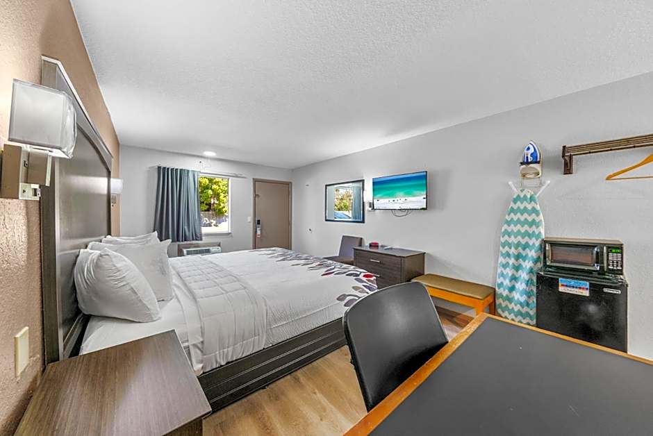 Executive Inn - Panama City Beach