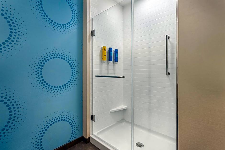 Tru by Hilton Janesville