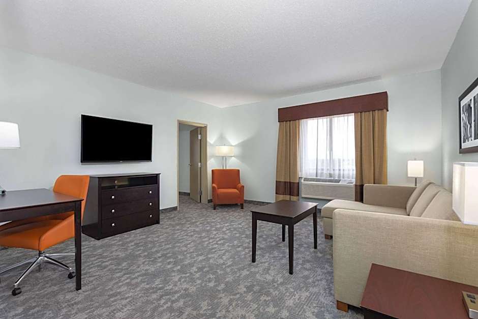 La Quinta Inn & Suites by Wyndham Bonita Springs Naples