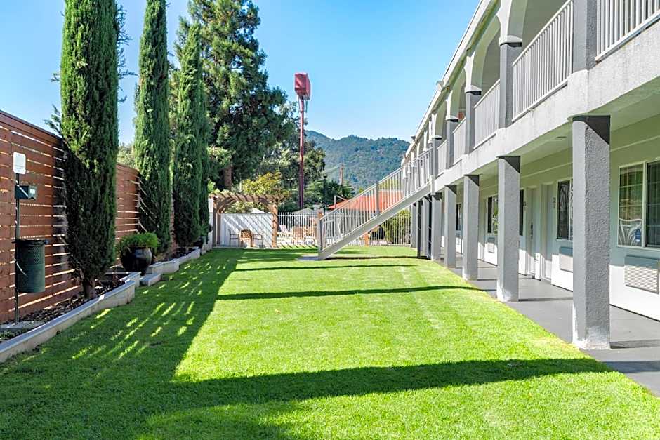 The Orchard Hotel Ukiah Wine Country Free Breakfast, Pool, & Hot Tub