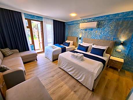 Deluxe Family Room 2