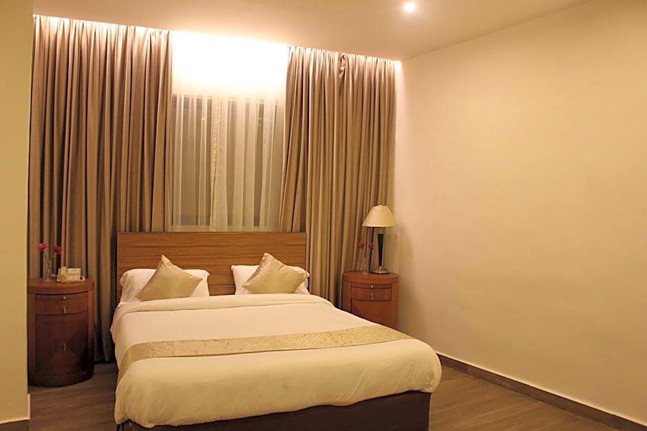 New MerryLand Hotel