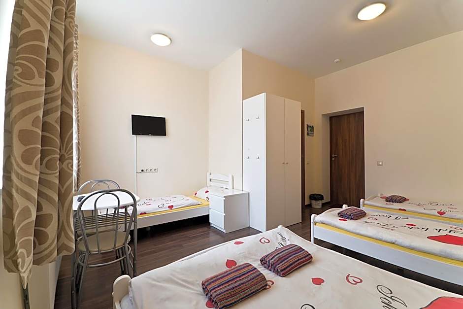 Happy Hotel