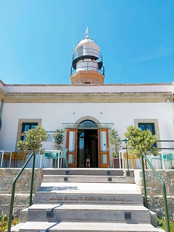 Hotel Faro Lariño
