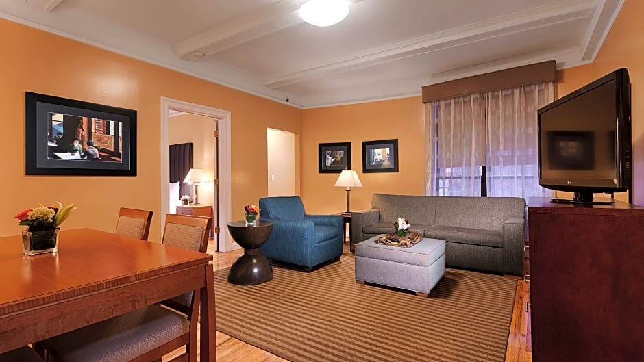 BEST WESTERN PLUS Hospitality House Suites