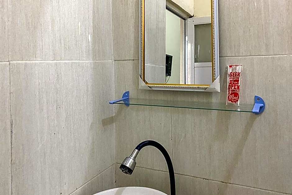 RedDoorz near Universitas Merdeka Malang 2