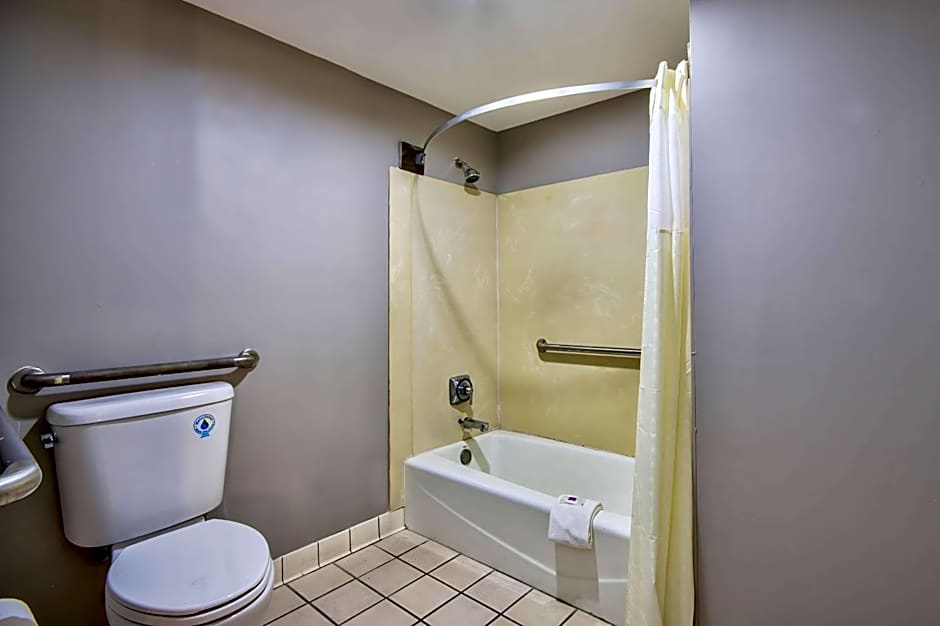 Motel 6 Jeffersonville, IN