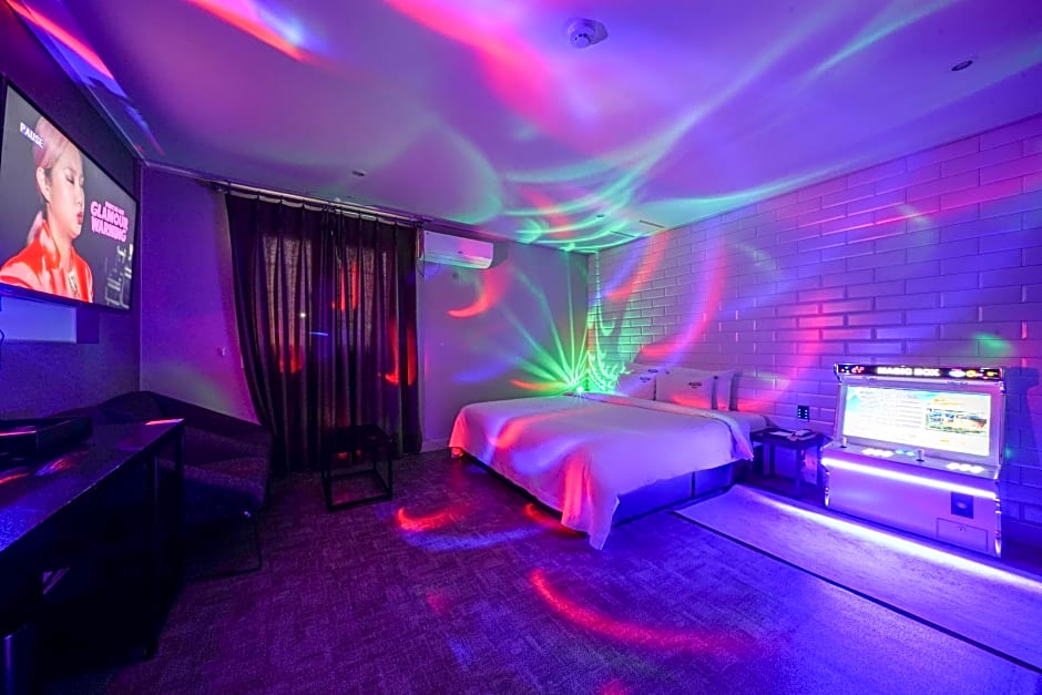 almond hotel Gupo station