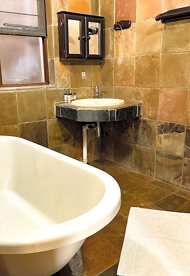 Paradise Creek Lodge