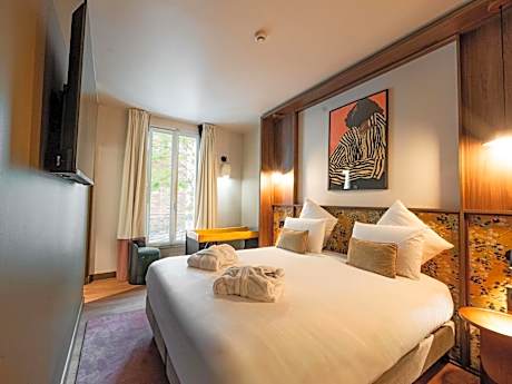 Privilege Room with 1 Double Bed & 1 Single Bed