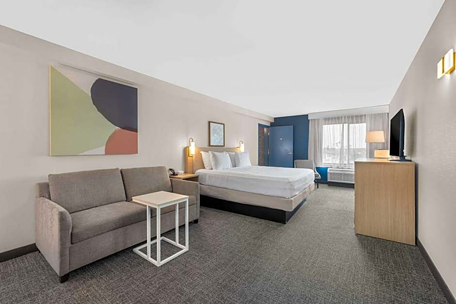 Spark by Hilton Bakersfield Central