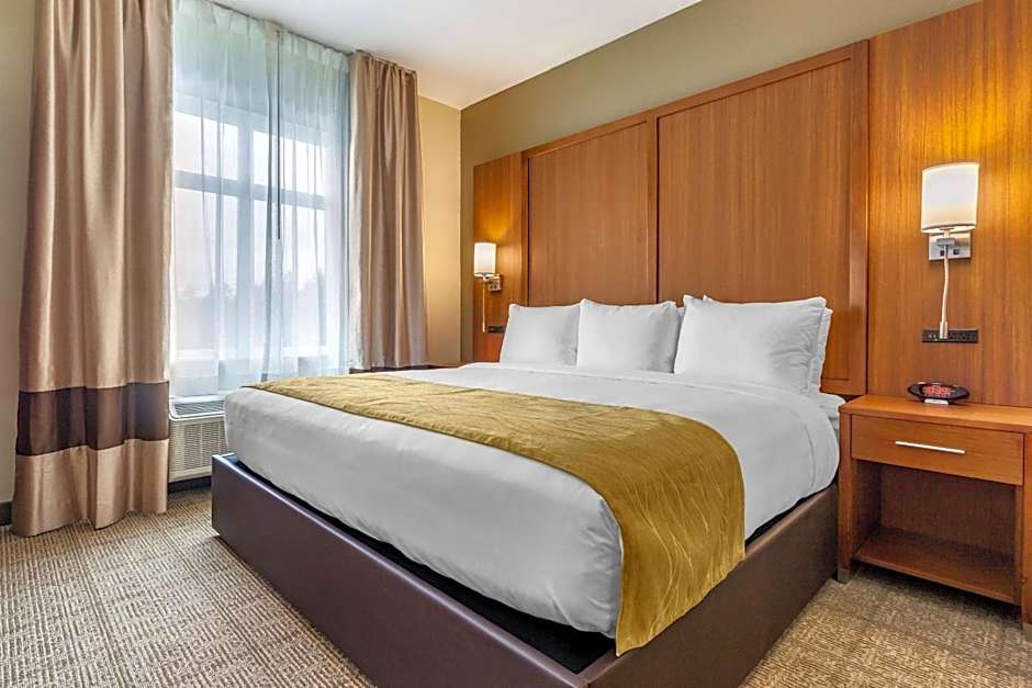 Comfort Inn & Suites Lakewood by JBLM