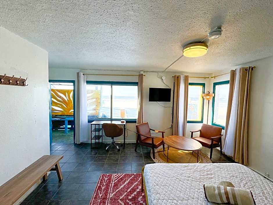ITH Beach Bungalow Surf Hostel San Diego Adults Only