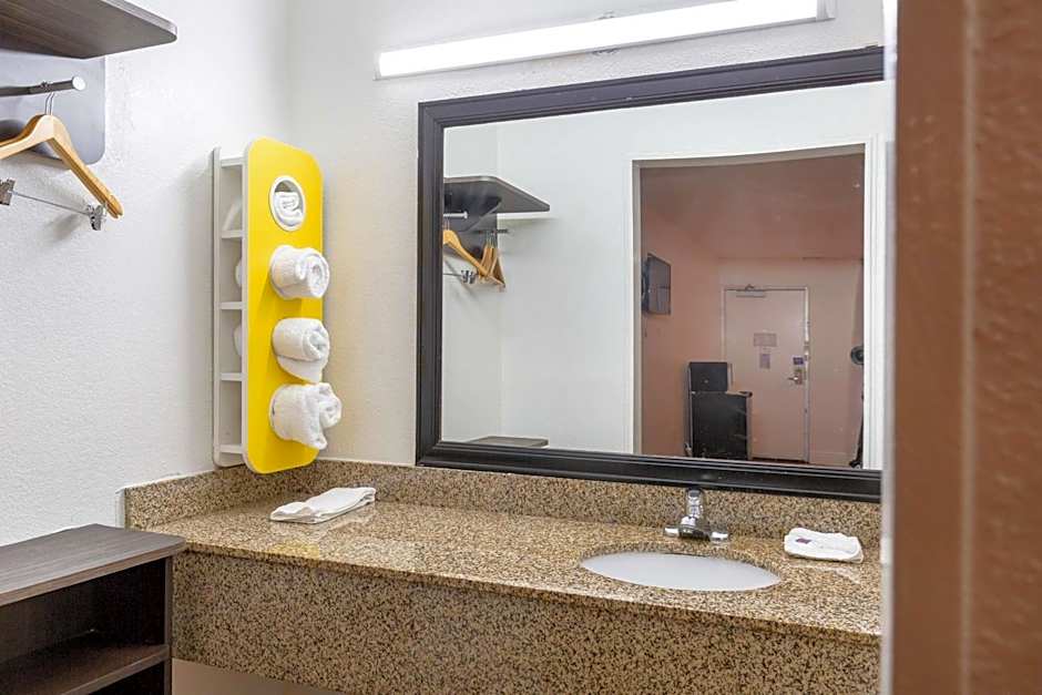 Motel 6-Houston, TX - East
