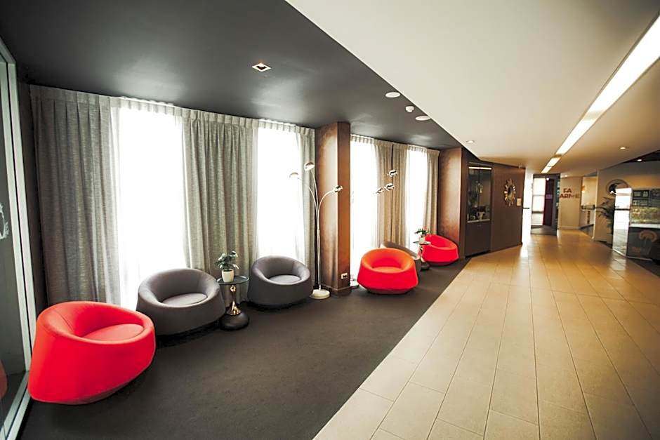 Royal Pacific Hotel