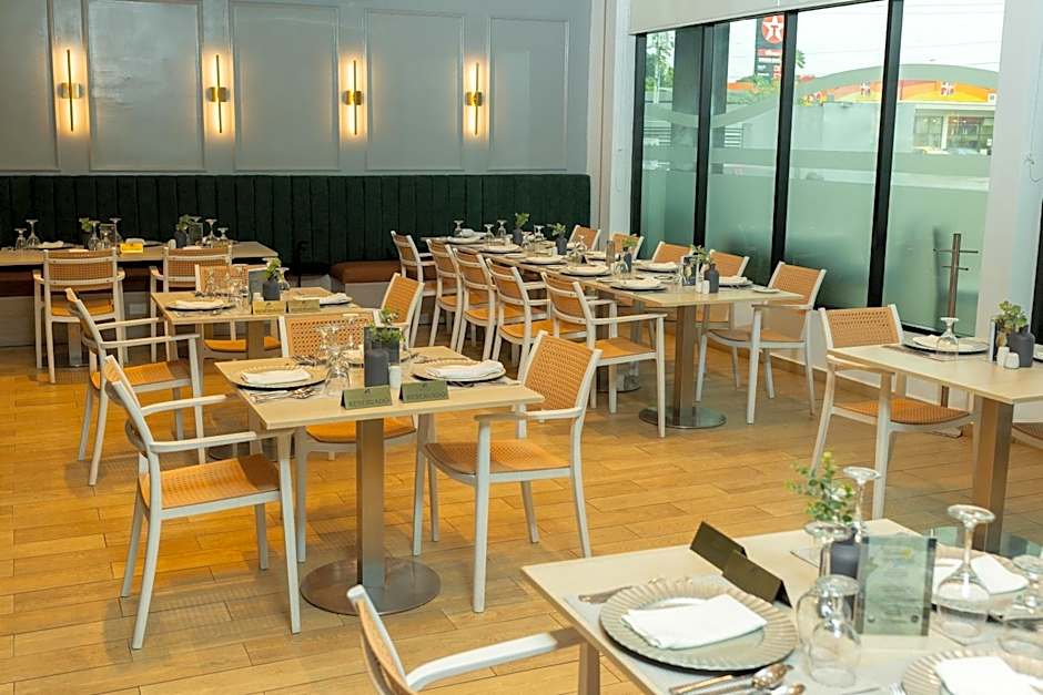 Aranjuez Hotel & Suites