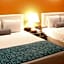 Howard Johnson by Wyndham Lake George