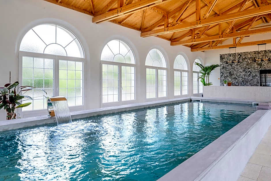 Secret d'Uzès - Place aux Herbes - Piscine chauffée et Jacuzzi