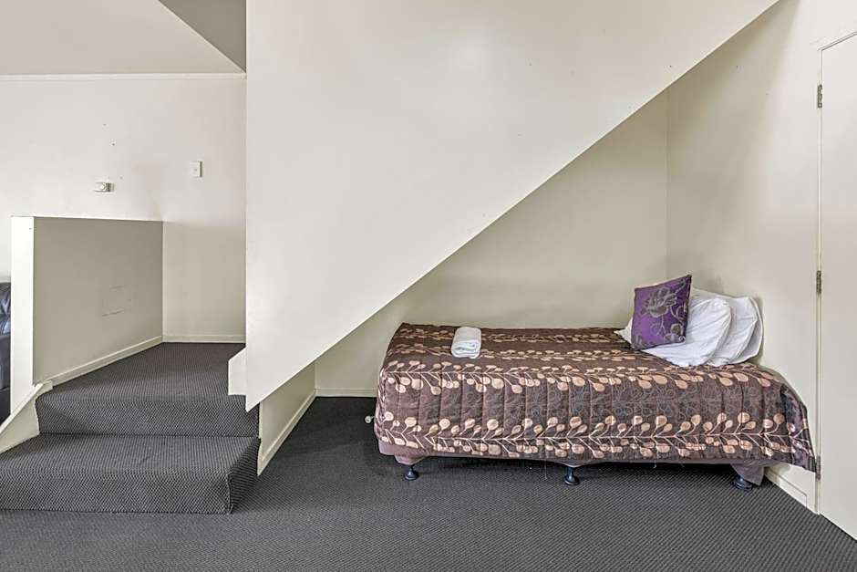 Birchwood Spa Motel