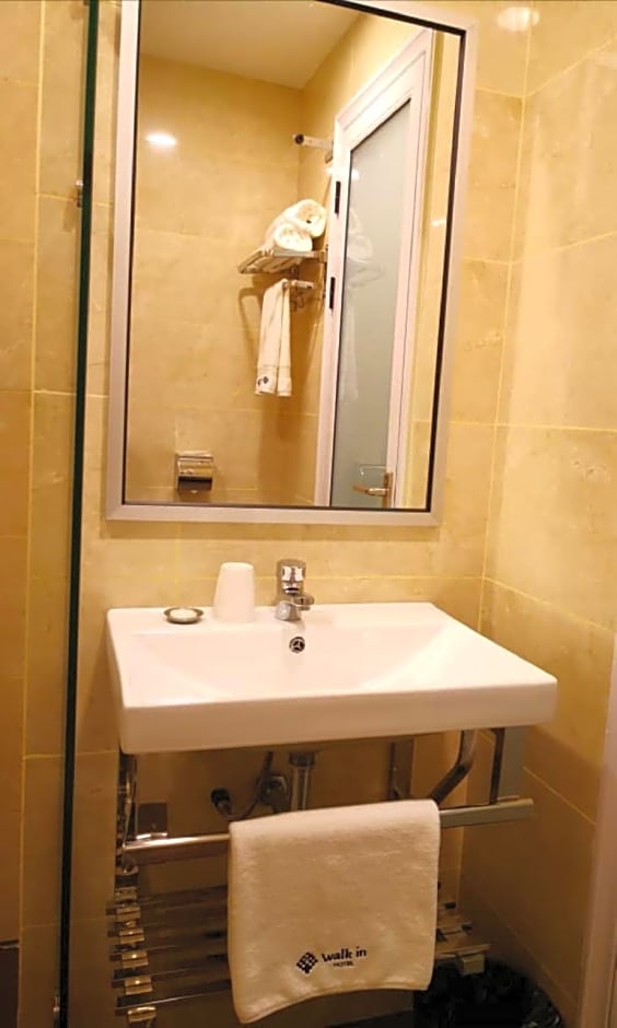 Walk In Hotel