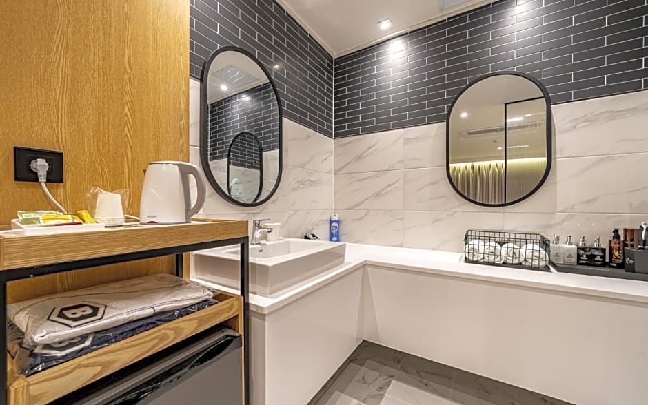 Busan Songjeong Brooks Hotel