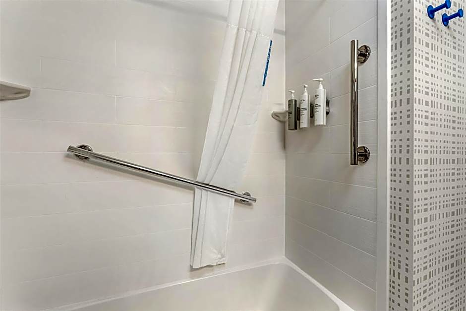 Hampton Inn & Suites Pittsburgh-Meadow Lands