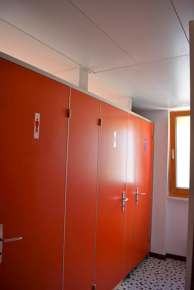 Restaurant & Hostel Hole in One