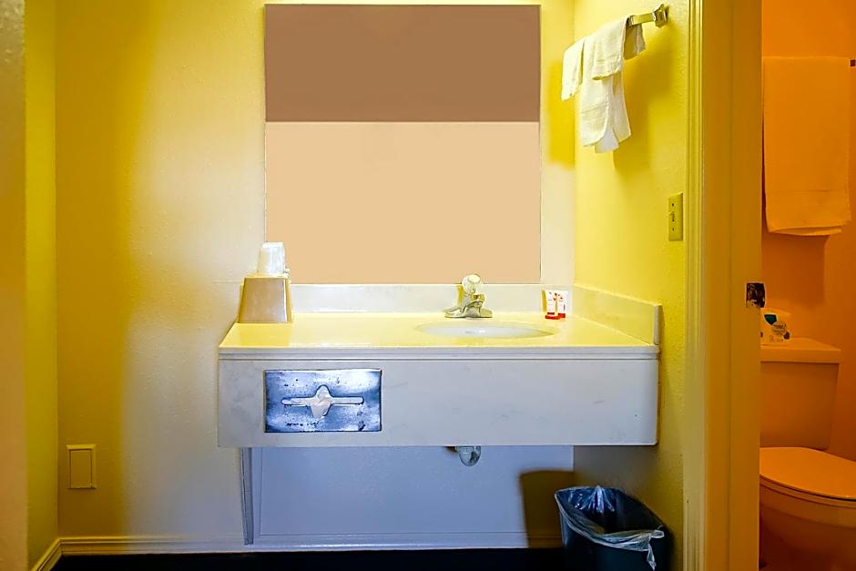 OYO Hotel Duncan, OK Hwy 81 Near Chisholm Casino