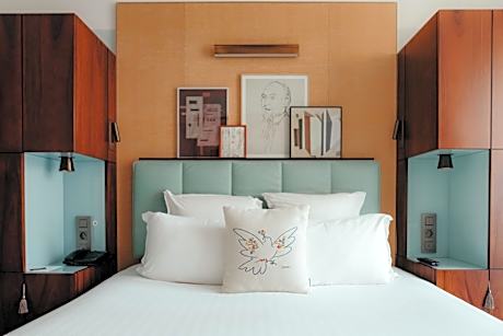 Family Room - 2 Classic Connected - with Pool Access