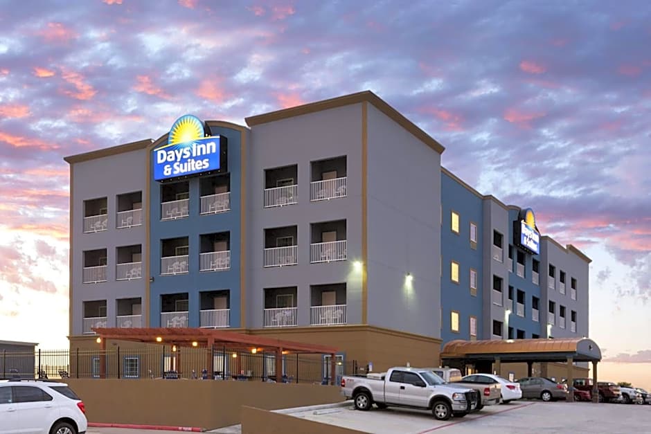 Photo 1 of 50 of Days Inn & Suites by Wyndham Galveston West/Seawall