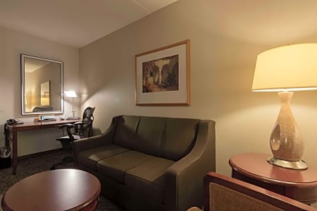 2 Queens Premium W/In-Room Drinks-Snacks