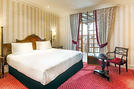 Premium Room with Terrace and views of the Patio de la Reina