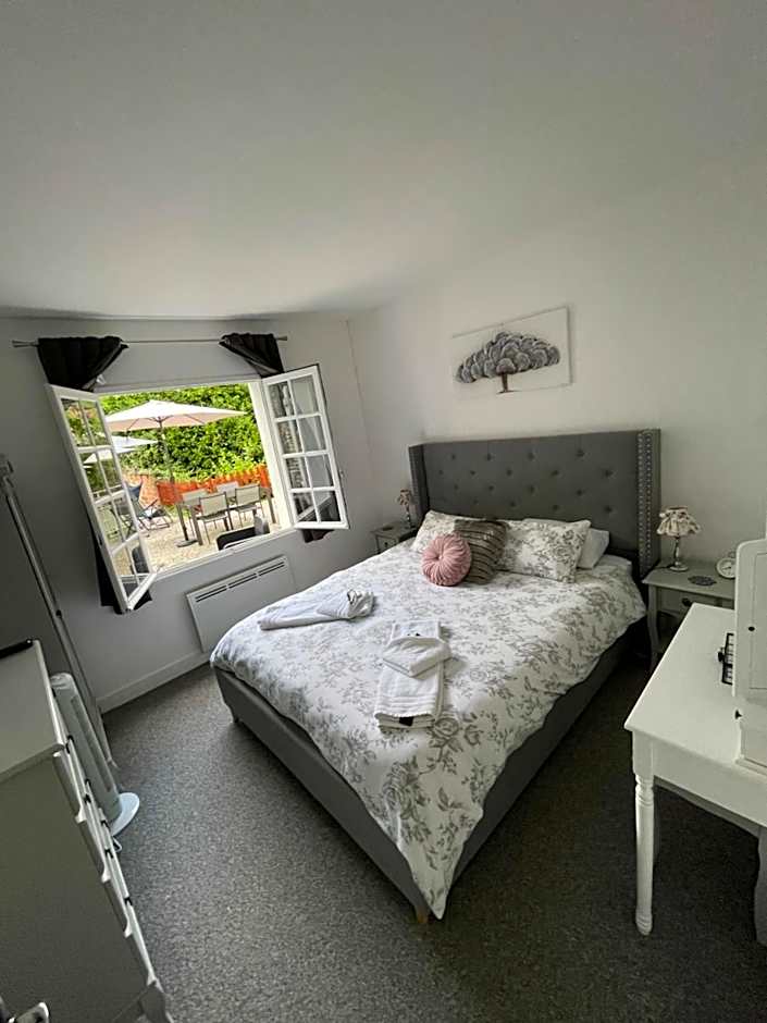 Vue du Château d'Excideuil en chambres