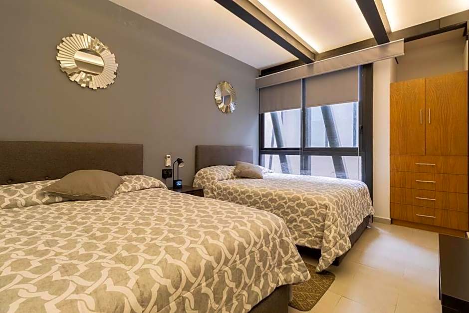 3Ph Amazing 2Bdrm 2bath private terrace fits 10